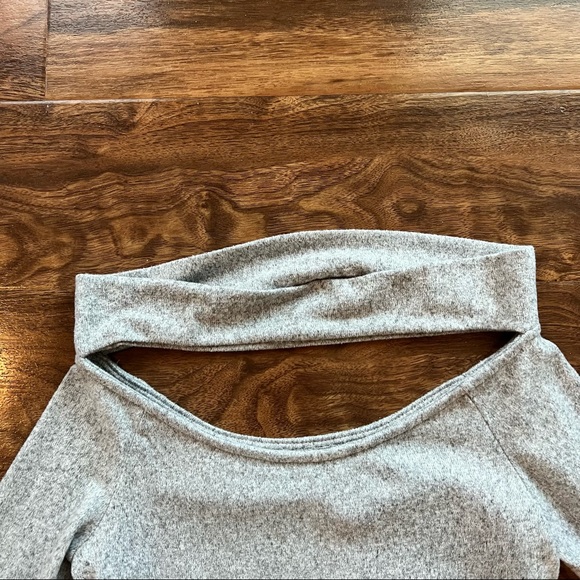 off the shoulder long sleeve top - Picture 6 of 7